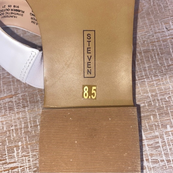 STEVEN NEW YORK WHITE WITH SILVER TOE BAND LEATHER  COMFORT SANDALS SIZE 8.5 M - Picture 9 of 16